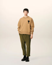 Charger l&#39;image dans la galerie, AMI Pantalon Carotte Oversize en Velours Bronze