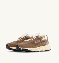 Charger l&#39;image dans la galerie, Autry Sneakers Hyperway Mesh Cigar UM04
