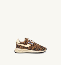 Charger l'image dans la galerie, Autry Kids Sneakers Reelwind Suede Leo UJ02