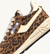 Charger l'image dans la galerie, Autry Kids Sneakers Reelwind Suede Leo UJ02