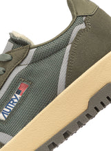 Charger l'image dans la galerie, Autry Sneakers Wildpace Low Military AK02