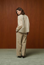 Charger l'image dans la galerie, Bellepiece Blouse Lee en Soie Latte