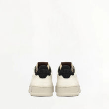Charger l'image dans la galerie, Autry Sneakers Medalist 01 Low Leather Suede Black Pinecone LE15