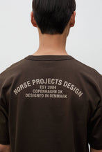 Charger l'image dans la galerie, Norse Projects T-shirt Snekkersten Delicioso Brown