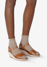 Charger l'image dans la galerie, A.P.C. Sandales Judith Hazelnut