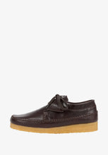Charger l'image dans la galerie, A.P.C. Desert Boot Weaver A.P.C. X Clarks Marron