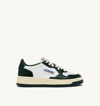 Charger l&#39;image dans la galerie, Autry Sneakers Medalist 01 Low Leather Mountain WB49