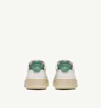 Charger l&#39;image dans la galerie, Autry Sneakers Medalist 01 Low Leather Malachi LL56