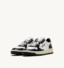 Charger l'image dans la galerie, Autry Sneakers Medalist 01 Low Leather Bicolor Black WB01