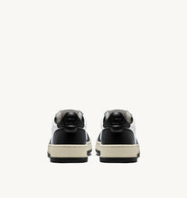Charger l'image dans la galerie, Autry Sneakers Medalist 01 Low Leather Bicolor Black WB01