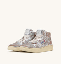 Charger l&#39;image dans la galerie, Autry Sneakers Medalist 01 Mid Metal Snake Silver MS02