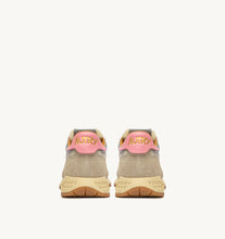 Charger l&#39;image dans la galerie, Autry Sneakers Reelwind Low Leather Silver Platinum RL06