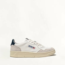 Charger l&#39;image dans la galerie, Autry Sneakers Medalist 01 Low Suede Navy LS28