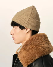 Charger l'image dans la galerie, AMI Bonnet Ami de Coeur Ecru en Alpaga Beige Mastic