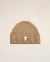 Charger l'image dans la galerie, AMI Bonnet Ami de Coeur Ecru en Alpaga Beige Mastic