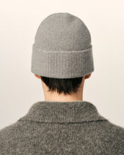 Charger l'image dans la galerie, AMI Bonnet Ami de Coeur Ecru en Alpaga Gris Cendre