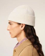 Charger l'image dans la galerie, AMI Bonnet Ami de Coeur en Laine Ecru Noir