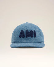 Charger l&#39;image dans la galerie, AMI Femme Casquette Trucker en Denim Patch Ami Bleu Used