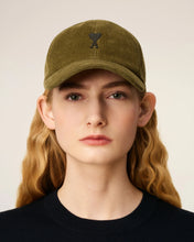 Charger l&#39;image dans la galerie, AMI Femme Casquette Ami de coeur en Velours Bronze