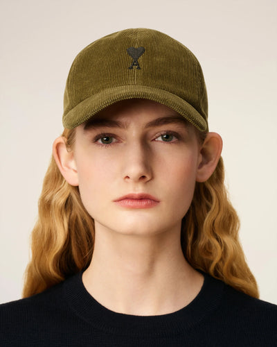 AMI Femme Casquette Ami de coeur en Velours Bronze