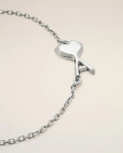 Charger l'image dans la galerie, AMI Femme Bracelet Chaîne Ami de Coeur Martelé en Laiton Argent
