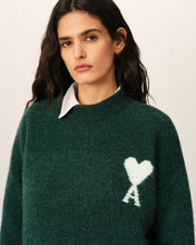 Charger l'image dans la galerie, AMI Femme Pull Ami de Coeur en Alpaga Vert Bouteille