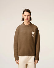Charger l&#39;image dans la galerie, AMI Pull Ami de Coeur en Alpaga Noisette Ecru