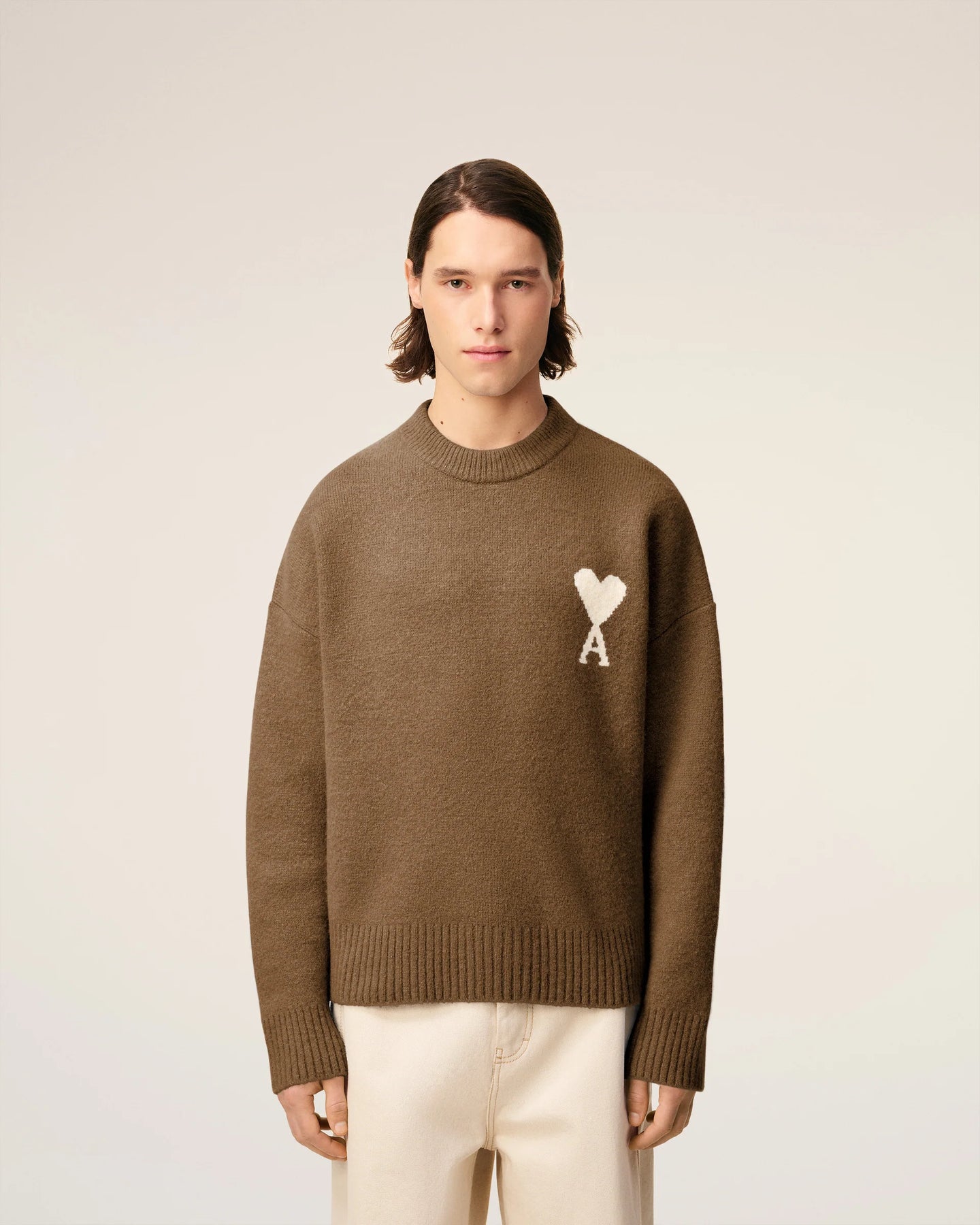 AMI Pull Ami de Coeur en Alpaga Noisette Ecru