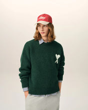 Charger l'image dans la galerie, AMI Pull Ami de Coeur en Alpaga vert Bouteille