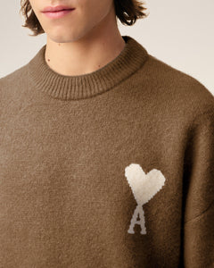 AMI Pull Ami de Coeur en Alpaga Noisette Ecru
