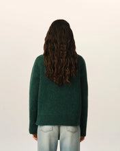 Charger l'image dans la galerie, AMI Femme Pull Ami de Coeur en Alpaga Vert Bouteille