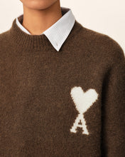 Charger l'image dans la galerie, AMI Femme Pull Ami de Coeur en Alpaga Marron Chocolat