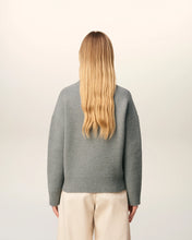 Charger l&#39;image dans la galerie, AMI Femme Pull Ami de Coeur en Alpaga Gris Ecru