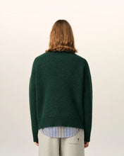 Charger l'image dans la galerie, AMI Pull Ami de Coeur en Alpaga vert Bouteille