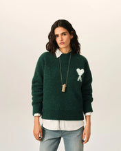 Charger l'image dans la galerie, AMI Femme Pull Ami de Coeur en Alpaga Vert Bouteille