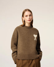 Charger l&#39;image dans la galerie, AMI Femme Pull Ami de Coeur en Alpaga Noisette Ecru