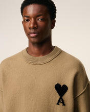 Charger l&#39;image dans la galerie, AMI Pull Ami de Coeur en Laine Camel Noir