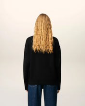 Charger l&#39;image dans la galerie, AMI Femme Pull Ami de Coeur en Laine Noir Rouge