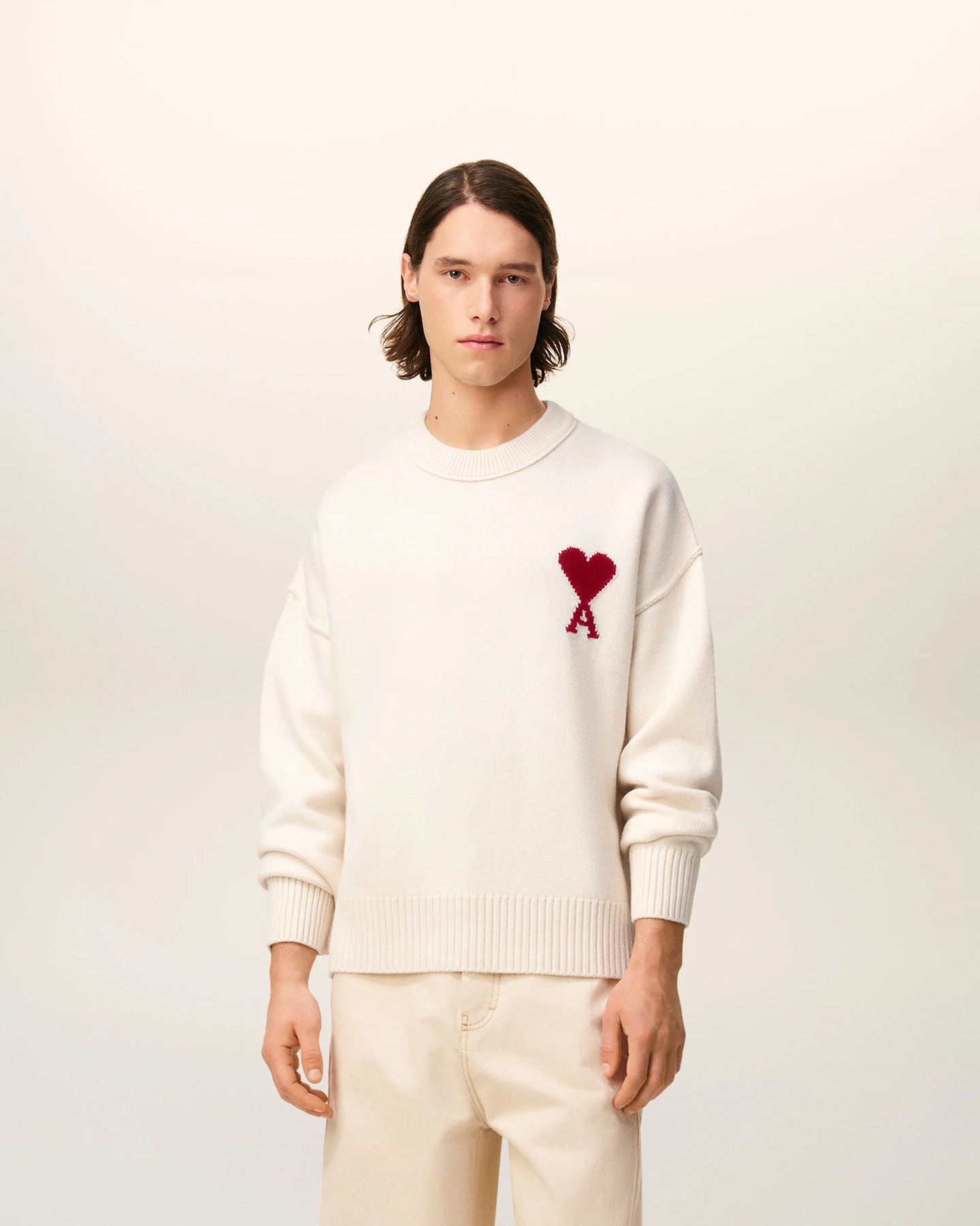 AMI Pull Ami de Coeur en Laine Ecru Rouge