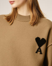 Charger l&#39;image dans la galerie, AMI Femme Pull Ami de Coeur en Laine Camel Noir