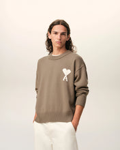 Charger l'image dans la galerie, AMI Pull Bleu Ami de Coeur Beige Taupe