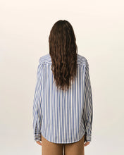 Charger l'image dans la galerie, AMI Femme Chemise Ami de Coeur Noir Popeline Rayé Bleu Roi