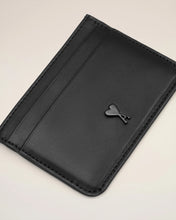 Charger l&#39;image dans la galerie, AMI Porte Cartes Ami de Coeur en Cuir Noir