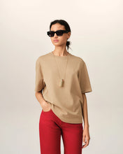 Charger l'image dans la galerie, AMI Femme T-shirt Ami de Coeur Embossé Beige Mastic