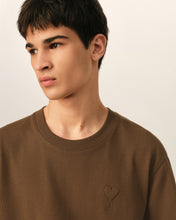 Charger l'image dans la galerie, AMI T-shirt Grand Ami de Coeur Embossé Marron Chocolat
