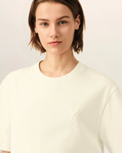 Charger l'image dans la galerie, AMI Femme T-shirt Grand Ami de Coeur Embossé Ivoire