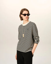 Charger l'image dans la galerie, AMI Femme T-shirt Marinière Ami de Coeur Noir Ivoire