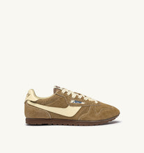 Charger l'image dans la galerie, Autry Sneakers Windspin Suede Couro Rutabaga UB40