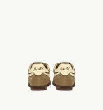 Charger l'image dans la galerie, Autry Sneakers Windspin Suede Couro Rutabaga UB40