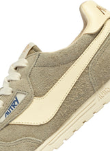 Charger l'image dans la galerie, Autry Sneakers Windspin Suede Gray Green Rutabaga UB31